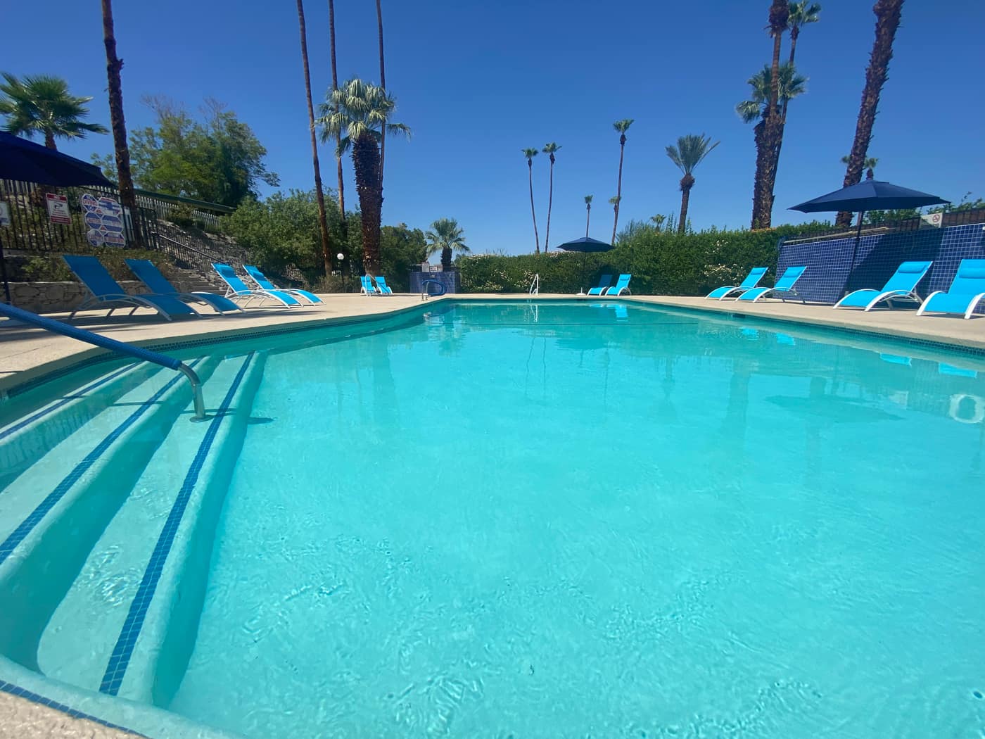 Pool & Two Spas